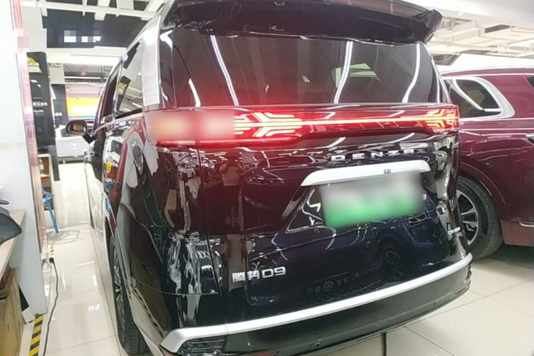 Used Denza D9 2025 DM-i Intelligent Drive 1020 Four-Wheel Drive Prestige Model Rear