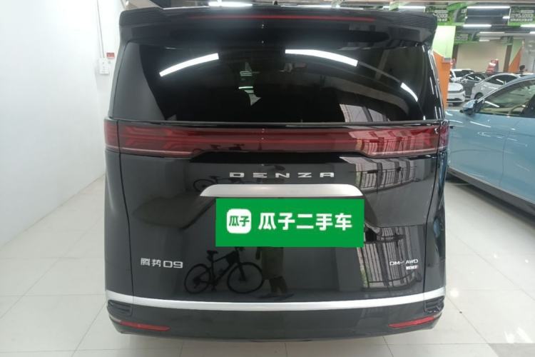 Used Denza D9 2025 DM-i Intelligent Drive 1020 Four-Wheel Drive Flagship Model Rear