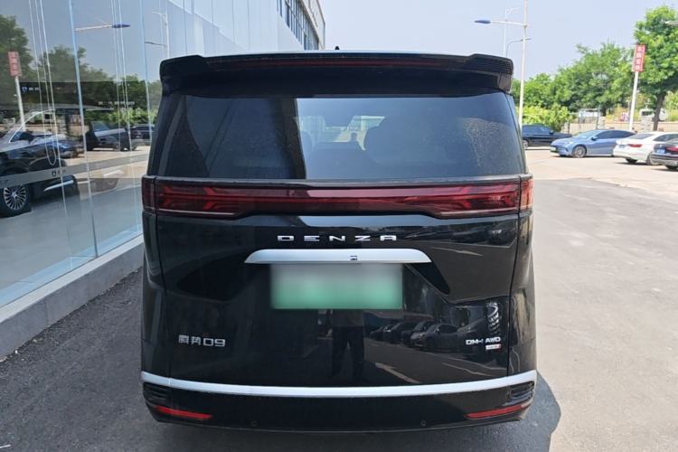 Used Denza D9 2025 DM-i Intelligent Drive 1020 Four-Wheel Drive Flagship Model Rear