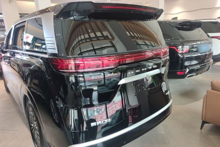 Used Denza D9 2025 DM-i Smart Drive 1020 Four-Wheel Drive Premium Model Rear