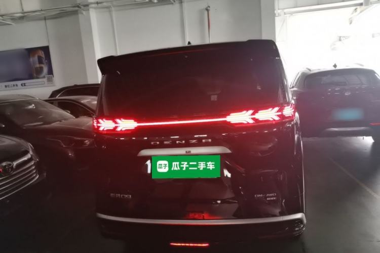 Used Denza D9 2025 DM-i Intelligent Drive 1020 Four-Wheel Drive Prestige Model Rear