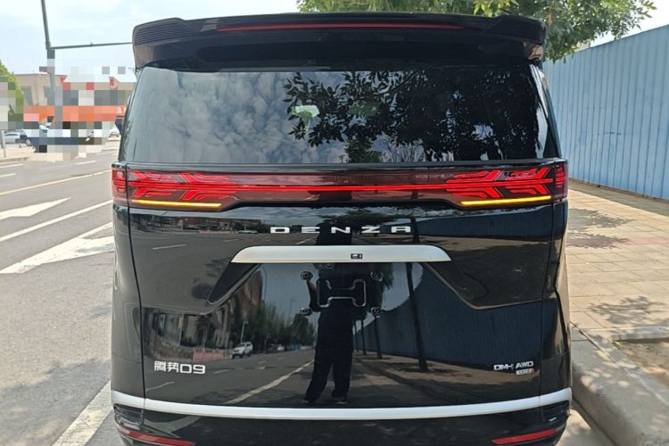 Used Denza D9 2025 DM-i Intelligent Drive 1020 Four-Wheel Drive Flagship Model Rear