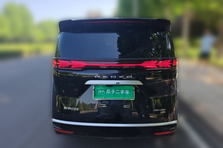 Used Denza D9 2025 DM-i Intelligent Drive 1020 Four-Wheel Drive Flagship Model Rear