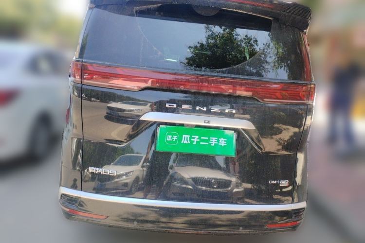 Used Denza D9 2025 DM-i Smart Drive 1020 Four-Wheel Drive Deluxe Model Rear