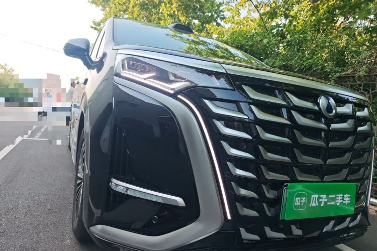 Used Denza D9 2025 DM-i Intelligent Drive 1020 Four-Wheel Drive Prestige Model Right Front Headlight