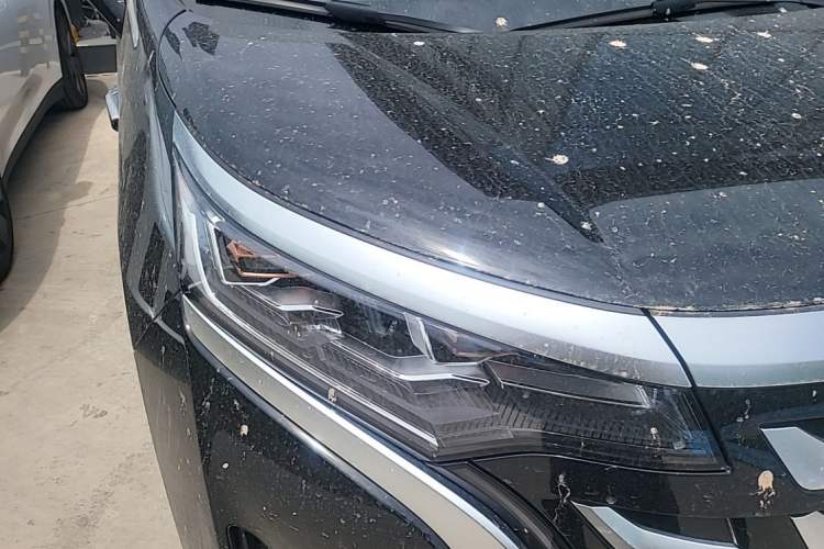 Used Denza D9 2025 Model DM-i Four-Wheel Drive Supreme Edition Right Front Headlight