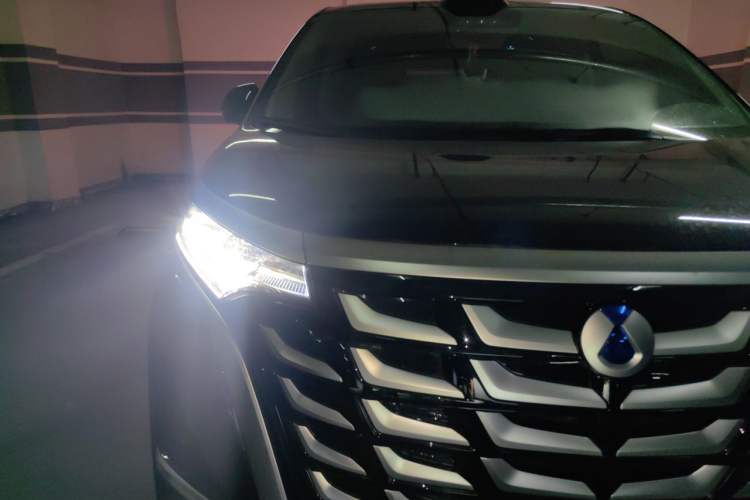 Used Denza D9 2025 Model DM-i Four-Wheel Drive Prestige Edition Right Front Headlight