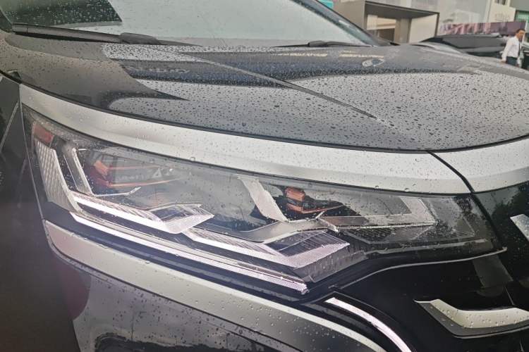 Used Denza D9 2025 DM-i Intelligent Drive 1020 Four-Wheel Drive Prestige Model Right Front Headlight