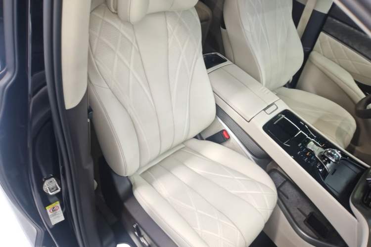 Used Denza D9 2025 DM-i Smart Drive 1020 Four-Wheel Drive Premium Model Right Front Seat