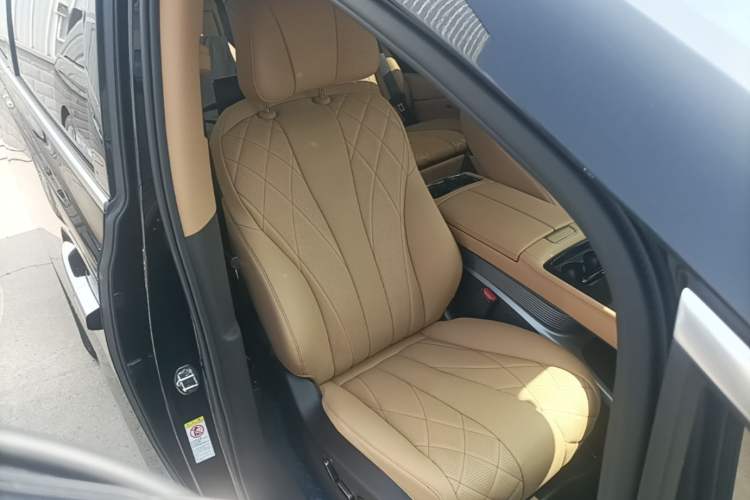 Used Denza D9 2025 DM-i Intelligent Drive 1020 Four-Wheel Drive Prestige Model Right Front Seat