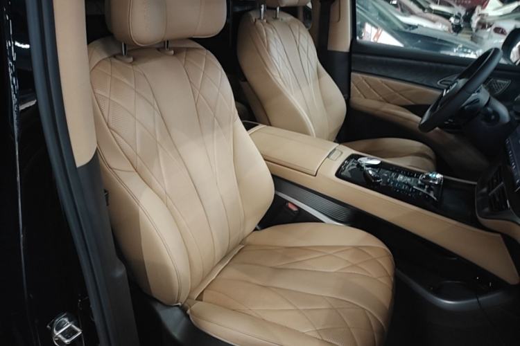 Used Denza D9 2025 DM-i Intelligent Drive 1020 Four-Wheel Drive Prestige Model Right Front Seat