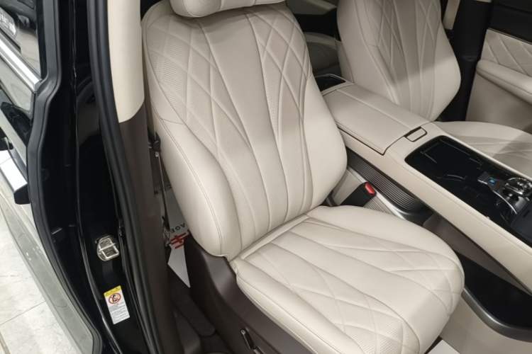 Used Denza D9 2025 DM-i Intelligent Drive 1020 Four-Wheel Drive Flagship Model Right Front Seat
