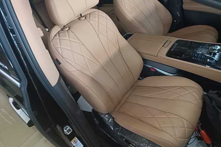 Used Denza D9 2025 DM-i Smart Drive 1020 Four-Wheel Drive Deluxe Model Right Front Seat