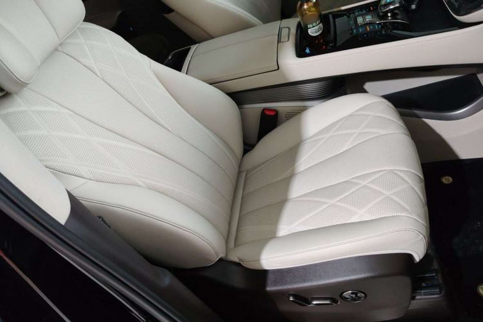 Used Denza D9 2025 DM-i Smart Drive 1020 Four-Wheel Drive Premium Model Right Front Seat
