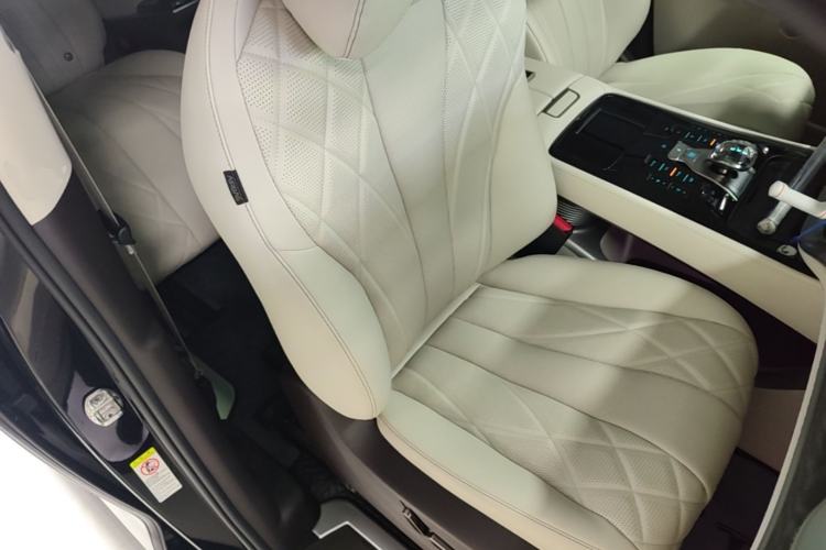 Used Denza D9 2025 Model DM-i Two-Wheel Drive Prestige Edition Right Front Seat