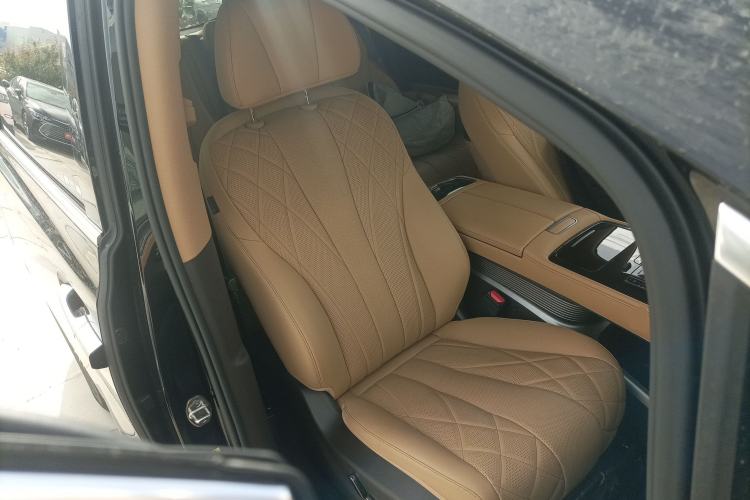 Used Denza D9 2025 DM-i Smart Drive 1020 Four-Wheel Drive Deluxe Model Right Front Seat
