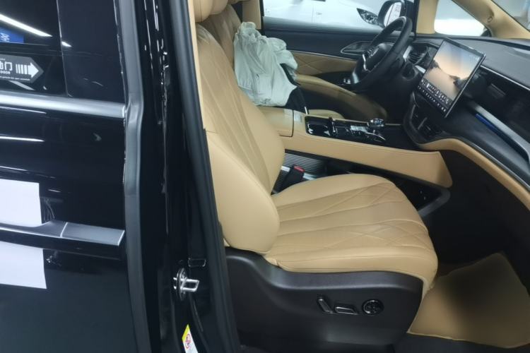 Used Denza D9 2025 DM-i Intelligent Drive 1020 Four-Wheel Drive Flagship Model Right Front Seat
