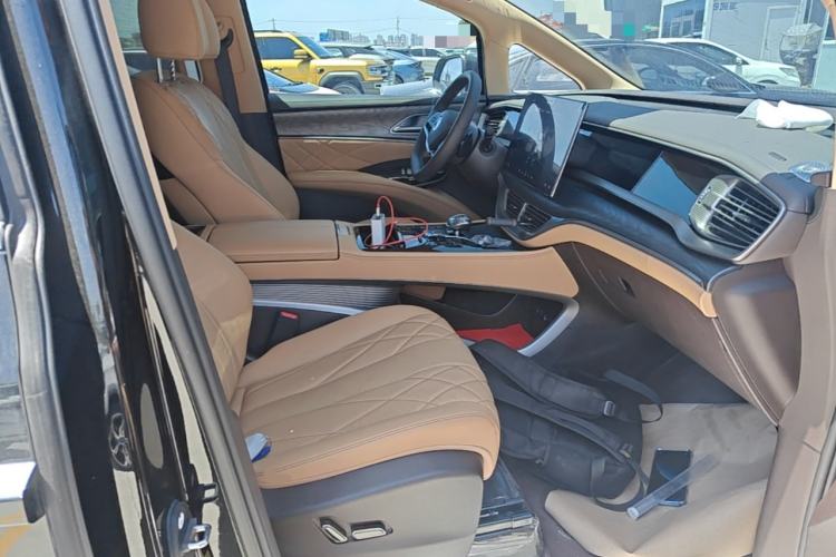 Used Denza D9 2025 Model DM-i Four-Wheel Drive Prestige Edition Right Front Seat