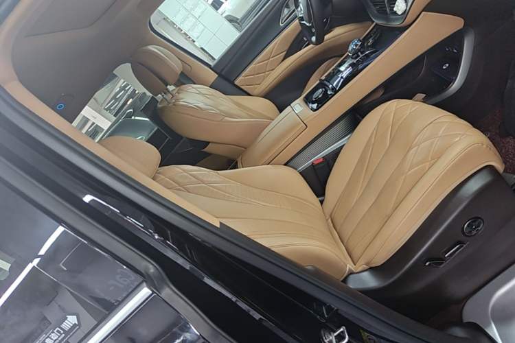 Used Denza D9 2025 DM-i Intelligent Drive 1020 Four-Wheel Drive Flagship Model Right Front Seat