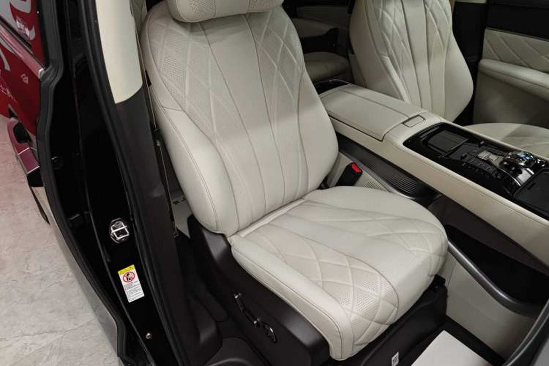 Used Denza D9 2025 DM-i Intelligent Drive 1020 Four-Wheel Drive Flagship Model Right Front Seat