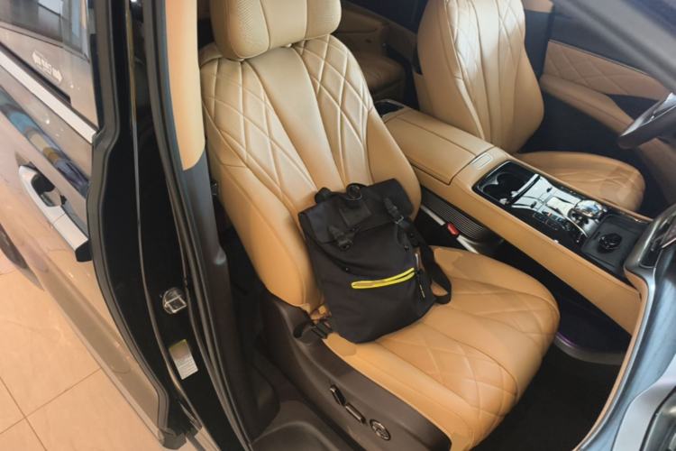Used Denza D9 2025 DM-i Intelligent Drive 1020 Four-Wheel Drive Flagship Model Right Front Seat
