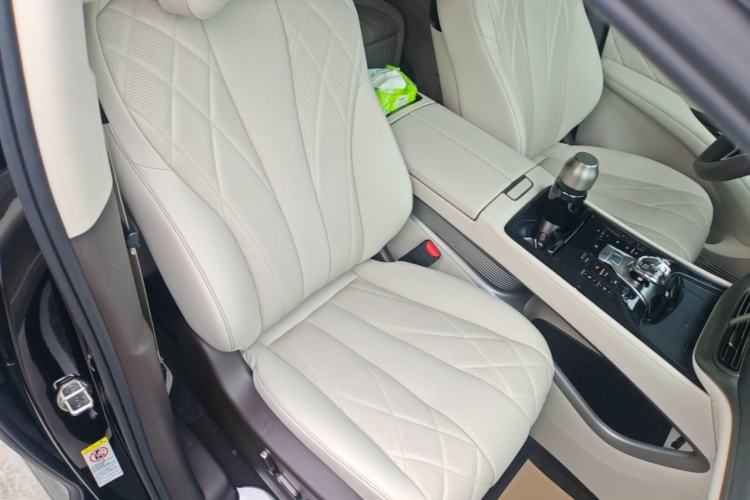 Used Denza D9 2025 DM-i Intelligent Drive 1020 Four-Wheel Drive Prestige Model Right Front Seat