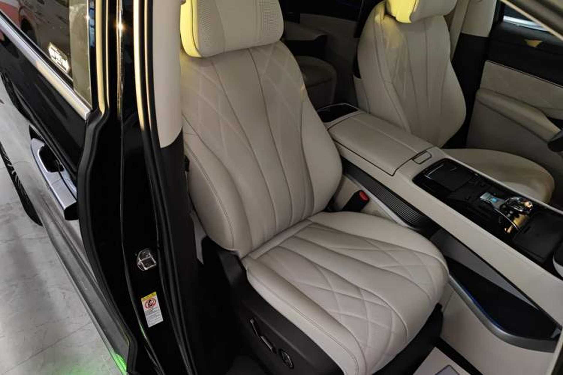 Used Denza D9 2025 DM-i Intelligent Drive 1020 Four-Wheel Drive Flagship Model Right Front Seat