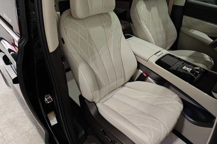 Used Denza D9 2025 DM-i Intelligent Drive 1020 Four-Wheel Drive Flagship Model Right Front Seat