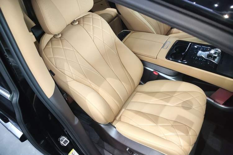 Used Denza D9 2025 DM-i Intelligent Drive 1020 Four-Wheel Drive Flagship Model Right Front Seat