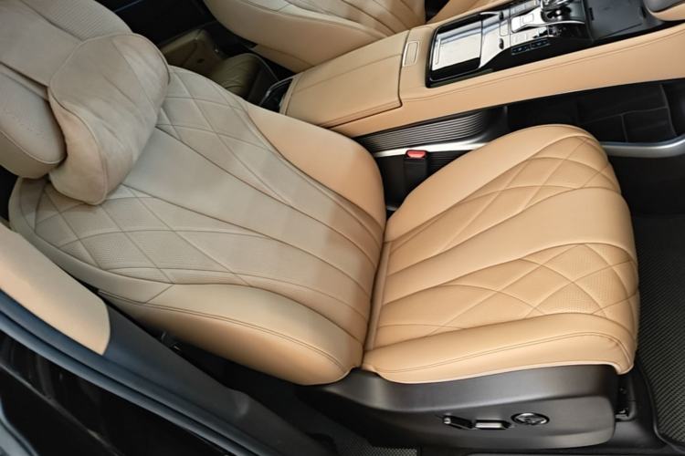 Used Denza D9 2025 DM-i Intelligent Drive 1020 Four-Wheel Drive Prestige Model Right Front Seat