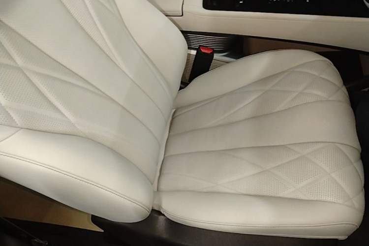 Used Denza D9 2025 DM-i Intelligent Drive 1020 Four-Wheel Drive Flagship Model Right Front Seat