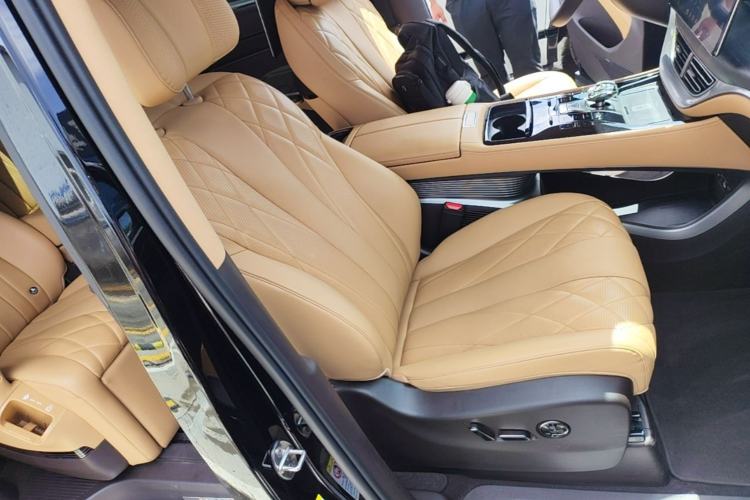 Used Denza D9 2025 DM-i Intelligent Drive 1020 Four-Wheel Drive Flagship Model Right Front Seat