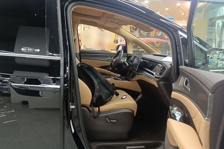 Used Denza D9 2025 DM-i Smart Drive 1020 Four-Wheel Drive Deluxe Model Right Front Seat