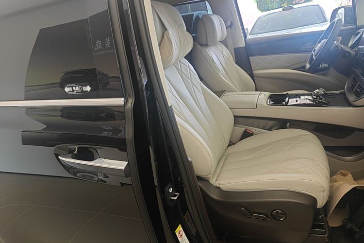 Used Denza D9 2025 DM-i Intelligent Drive 1020 Four-Wheel Drive Flagship Model Right Front Seat