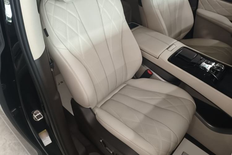 Used Denza D9 2025 DM-i Intelligent Drive 1020 Four-Wheel Drive Flagship Model Right Front Seat