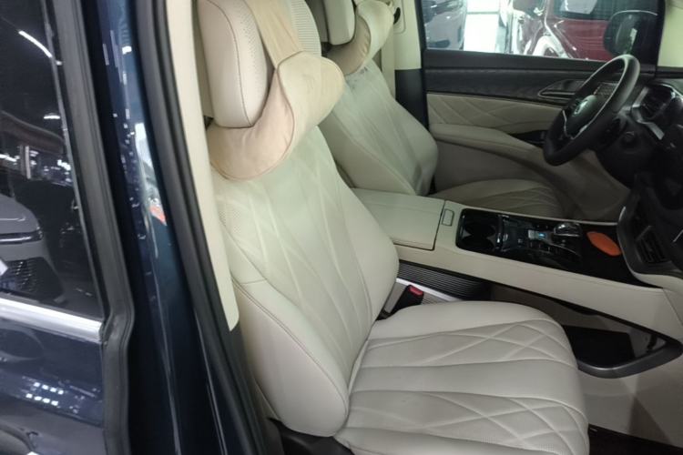 Used Denza D9 2025 DM-i Intelligent Drive 1020 Four-Wheel Drive Prestige Model Right Front Seat