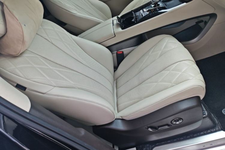 Used Denza D9 2025 DM-i Intelligent Drive 1020 Four-Wheel Drive Prestige Model Right Front Seat
