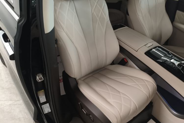 Used Denza D9 2025 DM-i Intelligent Drive 1020 Four-Wheel Drive Flagship Model Right Front Seat