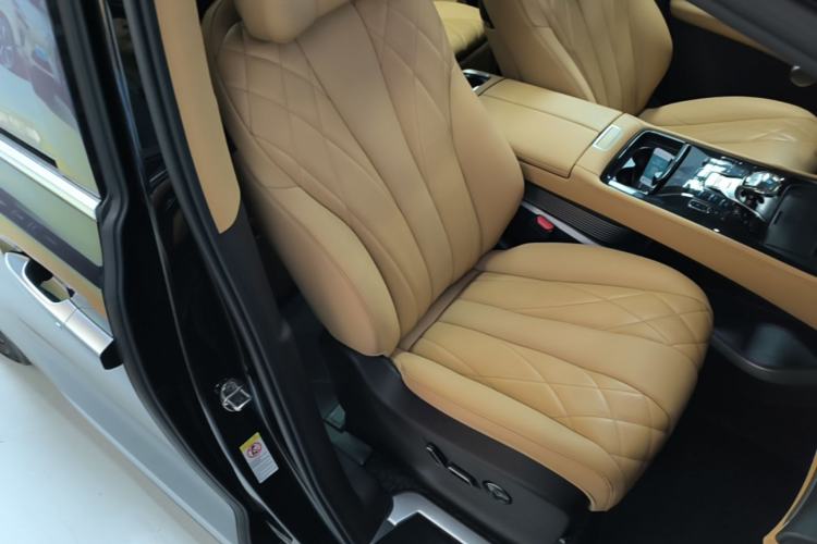 Used Denza D9 2025 DM-i Intelligent Drive 1020 Four-Wheel Drive Flagship Model Right Front Seat