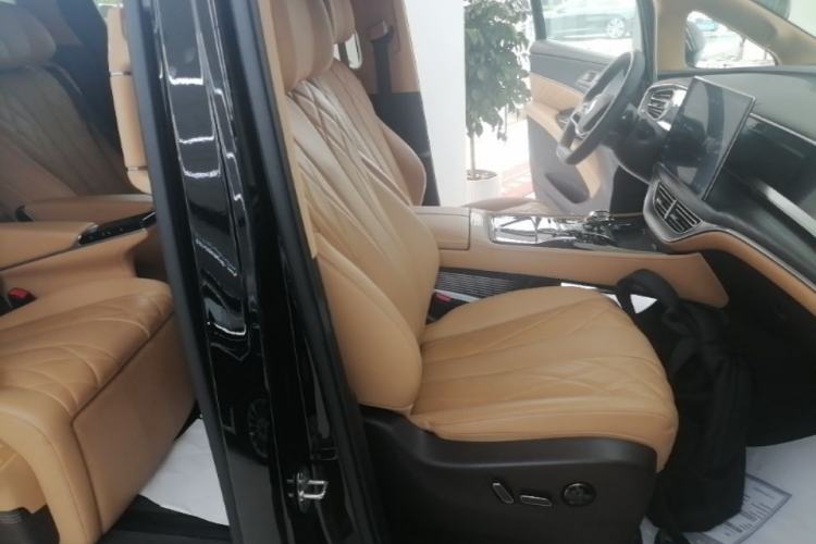 Used Denza D9 2025 DM-i Intelligent Drive 1020 Four-Wheel Drive Flagship Model Right Front Seat