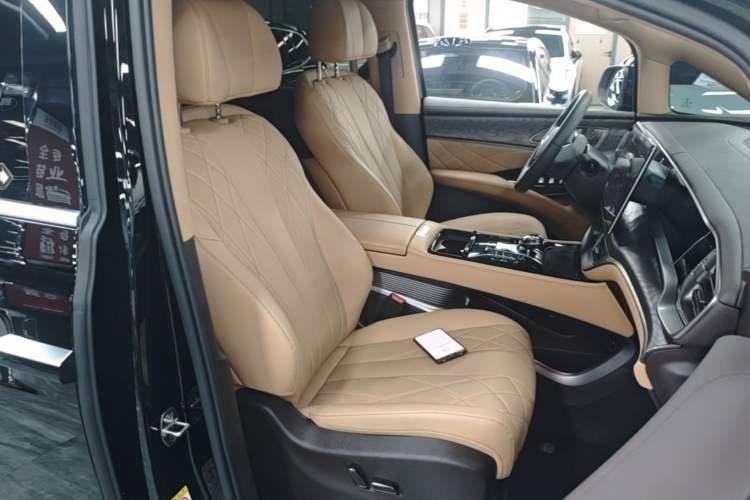 Used Denza D9 2025 DM-i Smart Drive 1100 Luxury Model Right Front Seat