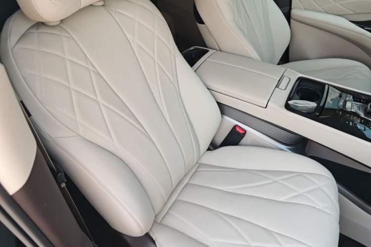 Used Denza D9 2025 DM-i Intelligent Drive 1020 Four-Wheel Drive Flagship Model Right Front Seat