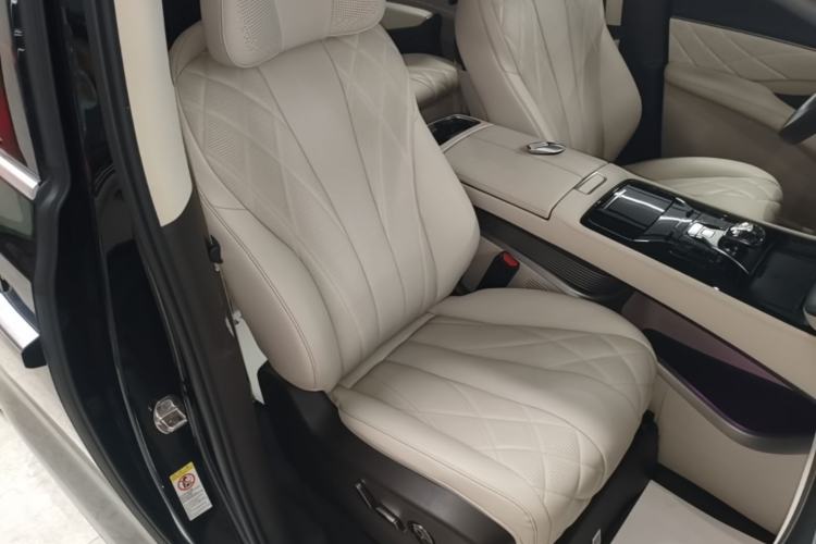 Used Denza D9 2025 DM-i Intelligent Drive 1020 Four-Wheel Drive Flagship Model Right Front Seat