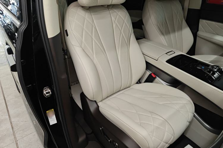 Used Denza D9 2025 DM-i Intelligent Drive 1020 Four-Wheel Drive Flagship Model Right Front Seat