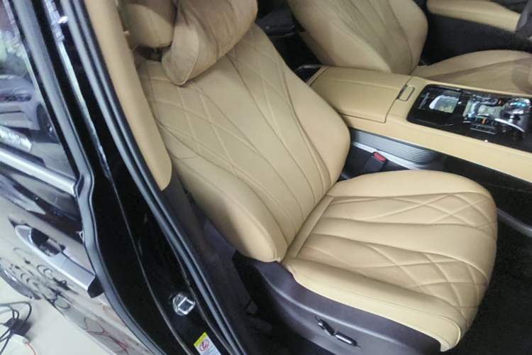 Used Denza D9 2025 DM-i Smart Drive 1020 Four-Wheel Drive Deluxe Model Right Front Seat