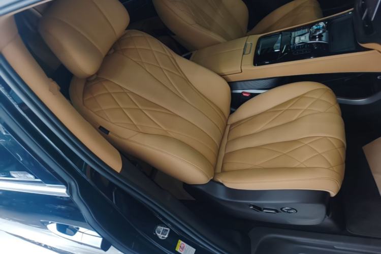 Used Denza D9 2025 DM-i Intelligent Drive 1020 Four-Wheel Drive Prestige Model Right Front Seat