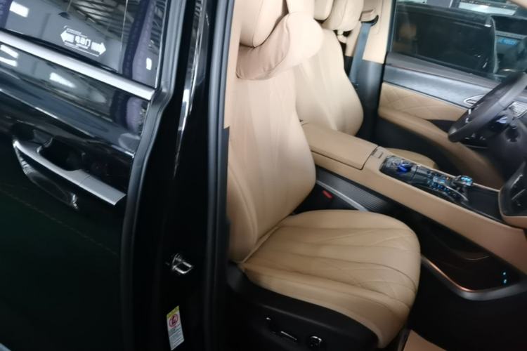 Used Denza D9 2025 DM-i Intelligent Drive 1020 Four-Wheel Drive Prestige Model Right Front Seat