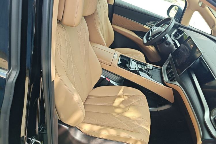Used Denza D9 2025 DM-i Intelligent Drive 1020 Four-Wheel Drive Flagship Model Right Front Seat