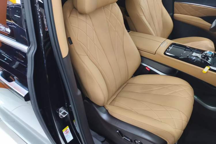 Used Denza D9 2025 DM-i Intelligent Drive 1020 Four-Wheel Drive Flagship Model Right Front Seat