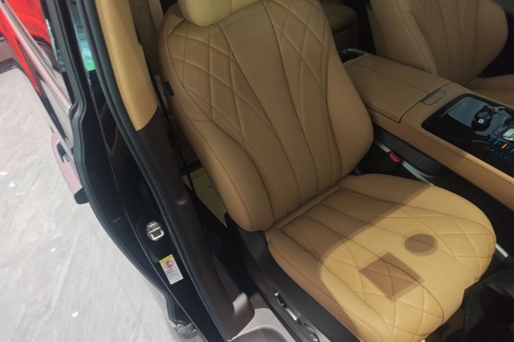 Used Denza D9 2025 DM-i Intelligent Drive 1020 Four-Wheel Drive Flagship Model Right Front Seat